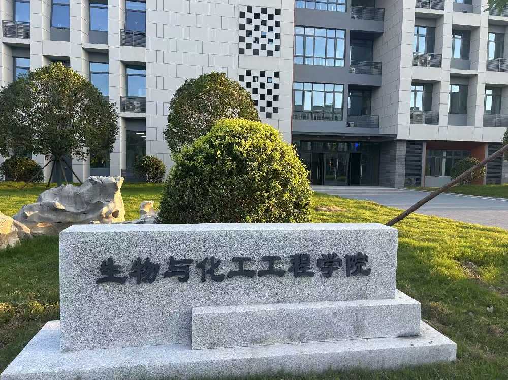 井研县扬州职业大学体育场高杆灯项目